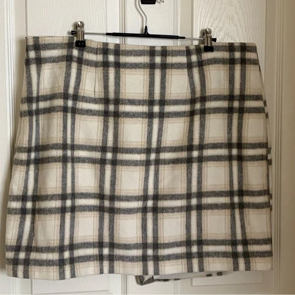 Bagatelle Plaid Mini Skirt - Picture 5 of 5